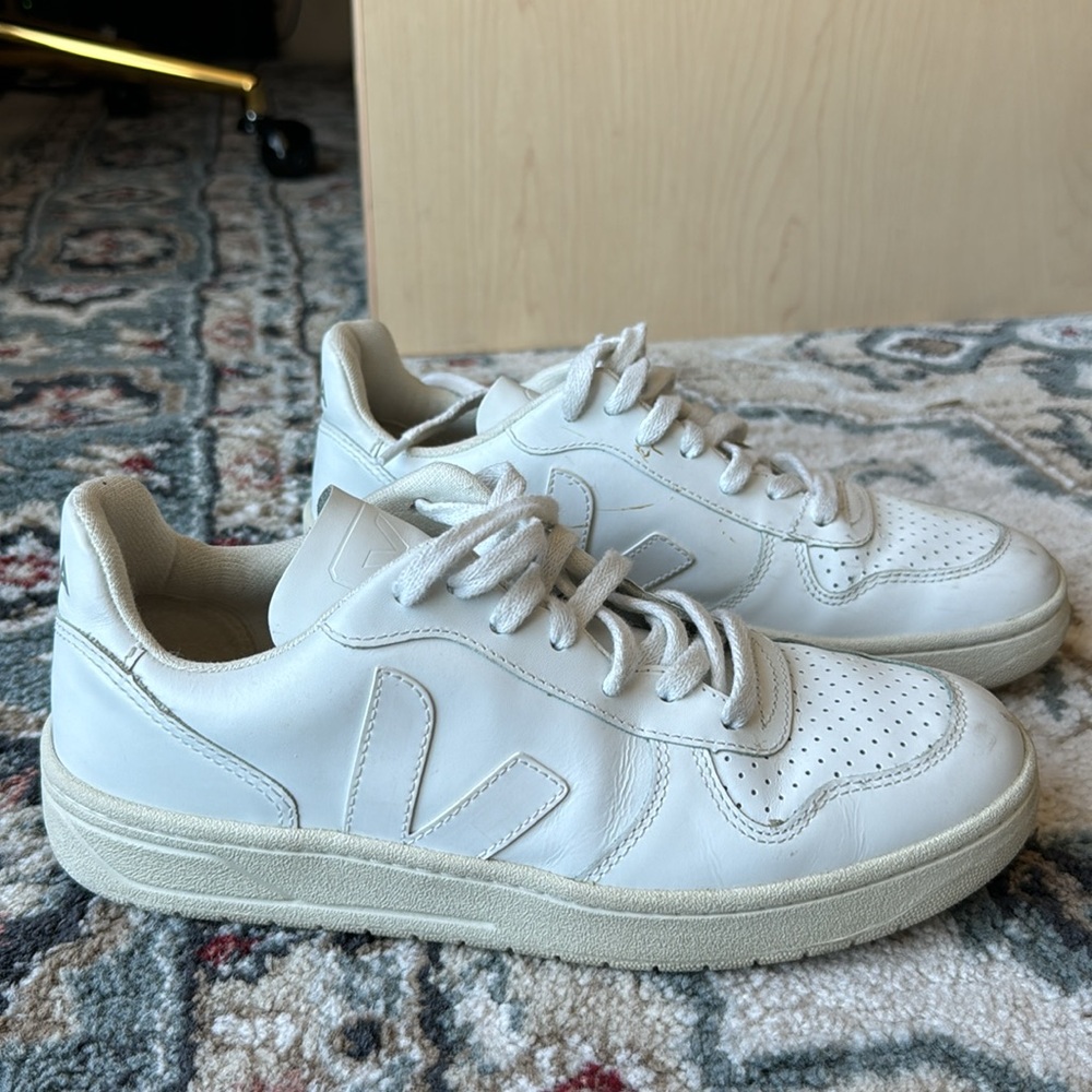Veja v-10 white leather sneakers size 7